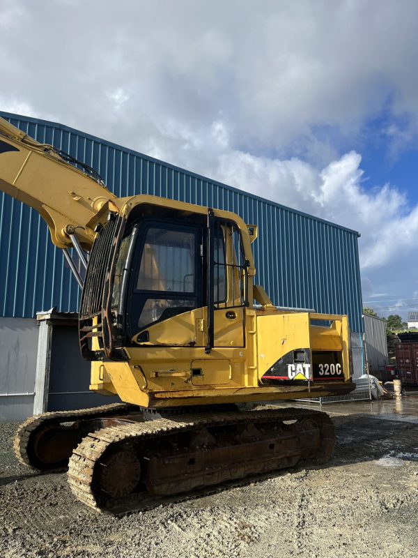 CAT320C-2003 11